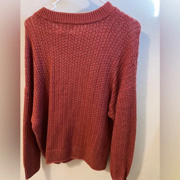 Universal Threads Sweater - Picture 4 of 4